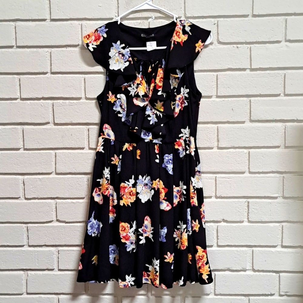 Express Black Floral Ruffled Tie Front Sleeveless Dress. Size 4 NWT